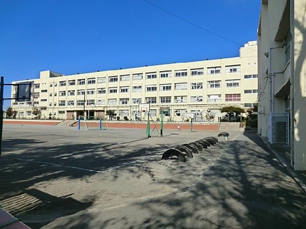 周辺環境:下永谷小学校(下永谷小学校まで450m)