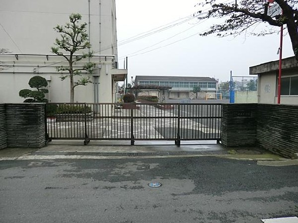 周辺環境:横浜市立中丸小学校(横浜市立中丸小学校まで800m 小学生から新たなステージに進みますので、部活動にクラスメイト、たくさんの友人との出会いがあります！)