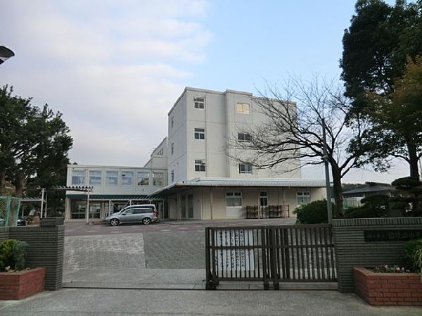 周辺環境:横浜市立日限山中学校(横浜市立日限山中学校まで300m)