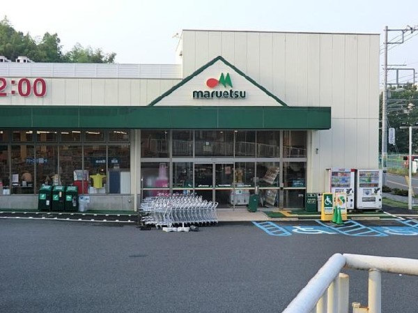 周辺環境:マルエツ戸塚舞岡店(マルエツ戸塚舞岡店まで2300m)