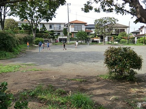 周辺環境:戸塚町南第二公園(戸塚町南第二公園まで300m お子様との日々のお散歩コースにいかがでしょうか！)