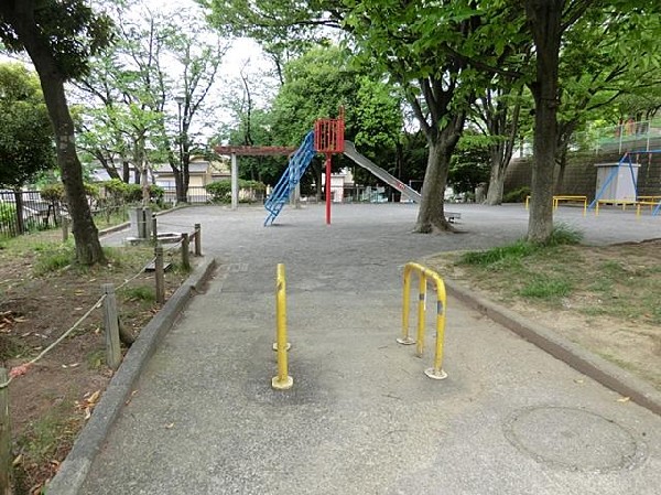 周辺環境:秋葉第三公園(秋葉第三公園まで750m 休日にはご家族で楽しめます♪)