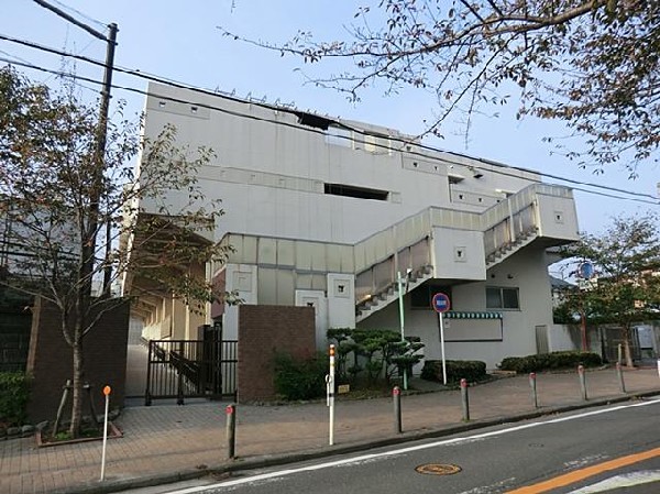 周辺環境:横浜市立岩崎中学校(横浜市立岩崎中学校まで550m 勉強にスポーツとのびのびとした環境が人気です♪)