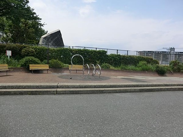 周辺環境:瀬戸ヶ谷菫公園(瀬戸ヶ谷菫公園まで750m 休日にはご家族で楽しめます♪)