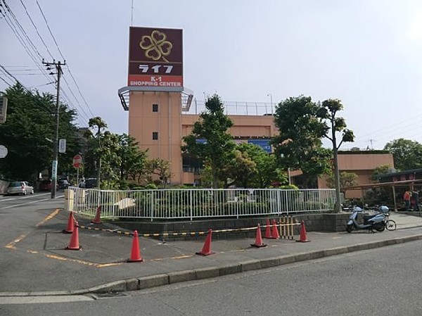 周辺環境:ライフコーポレーション希望が丘店(ライフコーポレーション希望が丘店まで1200m 生鮮食品が豊富で、特売も行われています！)