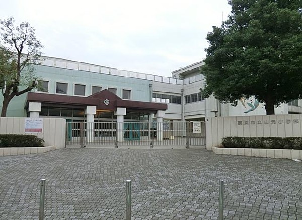 周辺環境:横浜市立山元小学校(横浜市立山元小学校まで700m)