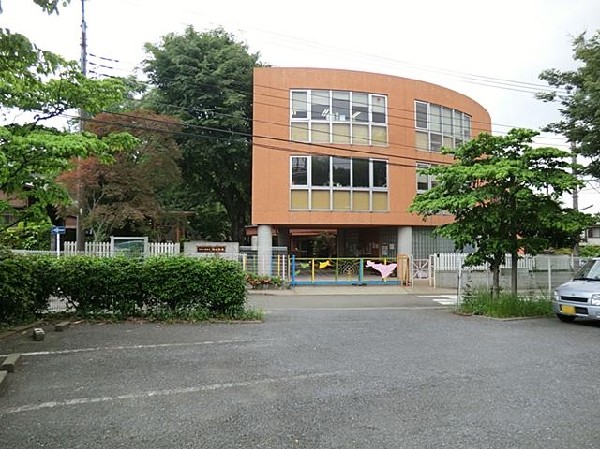 周辺環境:橘学苑幼稚園(３～５歳を縦割りにする異年齢合同クラス編成。自然と触れ合い自由にのびのび遊びながら成長できる幼稚園。)