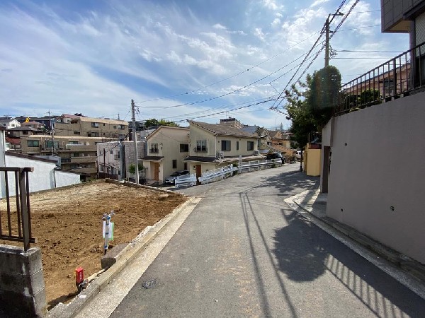 外観:☆☆風通しの良い住宅地☆☆  ゆとりのある住宅地　部屋の窓を開けるとそこには心地よい風が通りぬけます♪