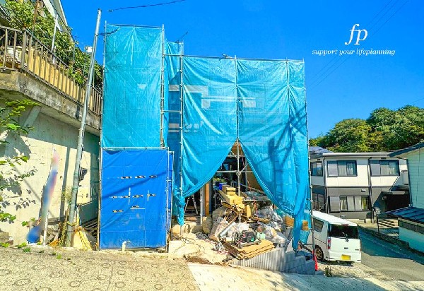 外観:≪現地≫  毎日のお散歩も快適な緑に恵まれた閑静な住宅地は、伸び伸びスローライフを叶えてくれます。自然豊富な季節の移ろいを身近に感じられる環境で子育てすれば、お子様もきっと素直に成長してくれるはずです！