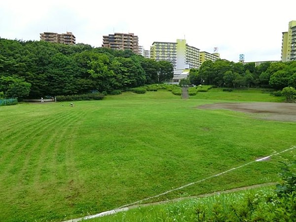 周辺環境:若葉台公園(若葉台公園まで1400m お子様との日々のお散歩コースにいかがでしょうか！)