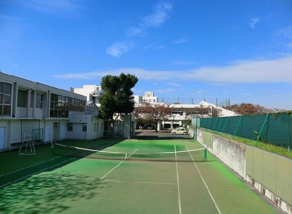 周辺環境:横浜市立高田中学校(横浜市立高田中学校まで300m)