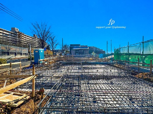 外観:≪現地≫  東戸塚駅まで徒歩約11分。通勤通学に便利で、忙しい朝や遅い帰宅時にも嬉しい好立地です。