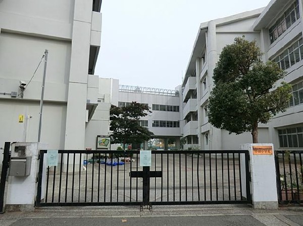 周辺環境:横浜市立小田小学校(横浜市立小田小学校まで160m)