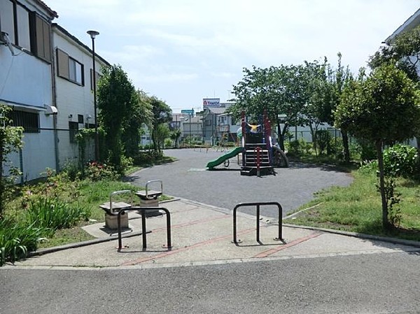 周辺環境:中浜町第二公園(中浜町第二公園まで85m)