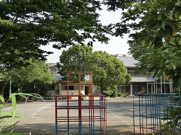 周辺環境:さつき幼稚園(さつき幼稚園まで400m)