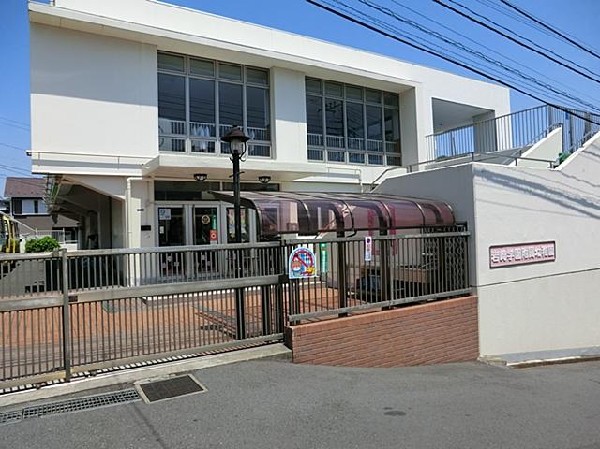 周辺環境:岩崎学園附属幼稚園(岩崎学園附属幼稚園まで700m)