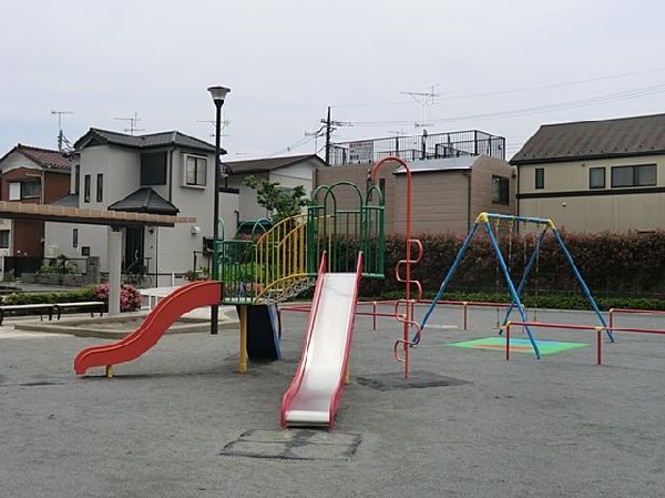 周辺環境:和泉町十三本公園(和泉町十三本公園まで400m)