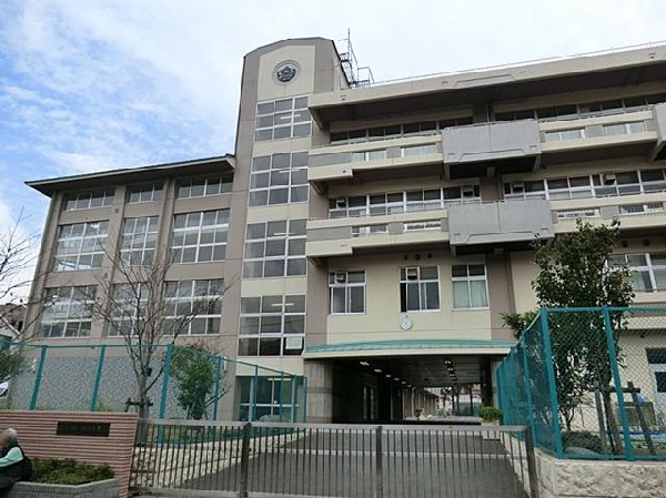 周辺環境:横浜市立杉田小学校(横浜市立杉田小学校まで500m)