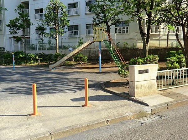 周辺環境:神大寺第一公園(神大寺第一公園まで650m)