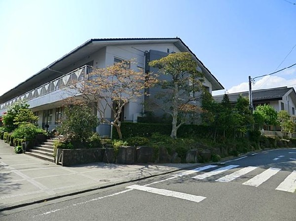 周辺環境:平戸幼稚園(平戸幼稚園まで480m 毎日の送り迎えに無理のない距離感にある幼稚園です。園舎・園庭から子供たちの元気な声が聞こえてきます。できることが増えていく、お子様の成長が楽しみです。)