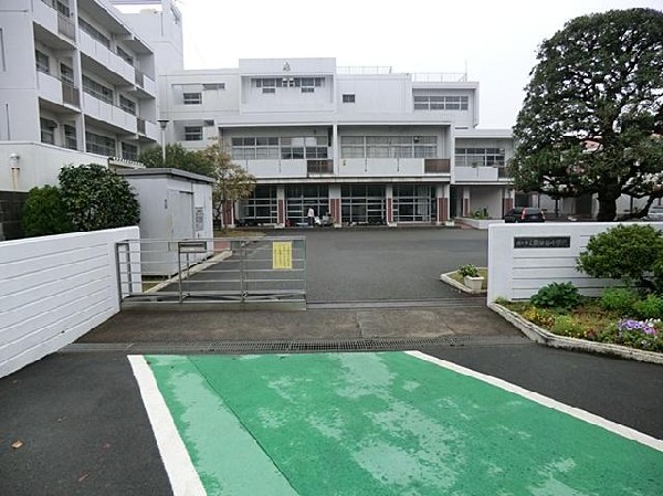 周辺環境:横浜市立栗田谷中学校(横浜市立栗田谷中学校まで220m 中学校でスポーツに勉強に励みましょう♪)