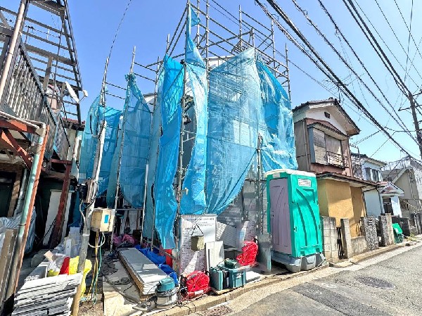 外観:光と風が行わたる開放感あふれる邸宅　春には気持ちの良いそよ風、冬には朝の暖かな光　季節の移り変わりを感じる暮らしを実現