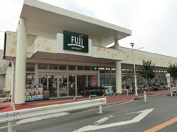 周辺環境:FUJI馬場店(FUJI馬場店まで1200m 地域には大型スーパーもありお買い物便利♪)