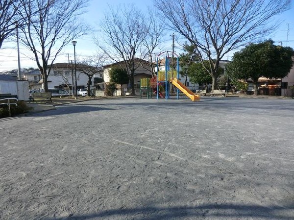 周辺環境:高谷公園(高谷公園まで400m)