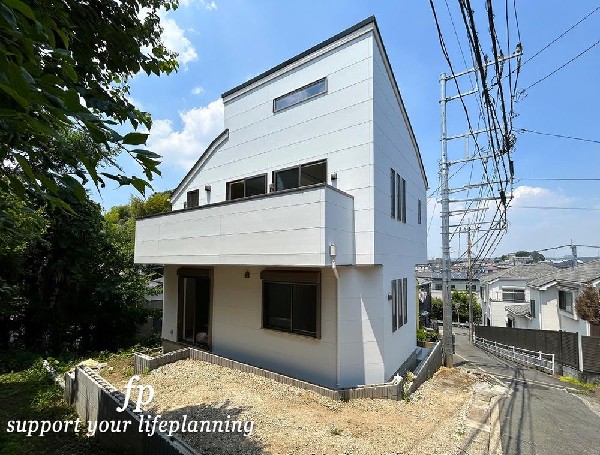 外観:快適な緑に恵まれた閑静な住宅地は、毎日のお散歩など、伸び伸びスローライフの夢を叶えてくれます。緑も多く、環境も申し分ないので子育てには最適。