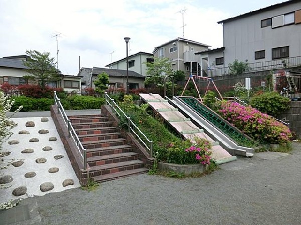 周辺環境:中山町公園(中山町公園まで500m)