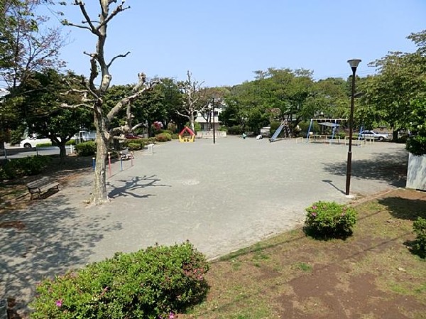 周辺環境:上倉田第一公園(上倉田第一公園まで190m)