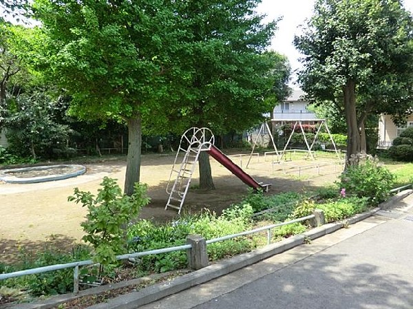 周辺環境:六角橋五丁目公園(六角橋五丁目公園まで290m)