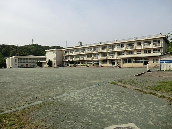 周辺環境:鎌倉市立玉繩小学校(鎌倉市立玉繩小学校まで600m 小学校近く♪お子様も通学も安心です♪)