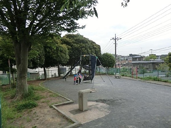 周辺環境:北寺尾第二公園(北寺尾第二公園まで550m 公園近くでお子様も安心して遊べます♪)