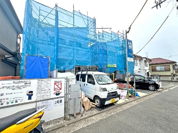 外観:光と風が行わたる開放感あふれる邸宅　春には気持ちの良いそよ風、冬には朝の暖かな光　季節の移り変わりを感じる暮らしを実現