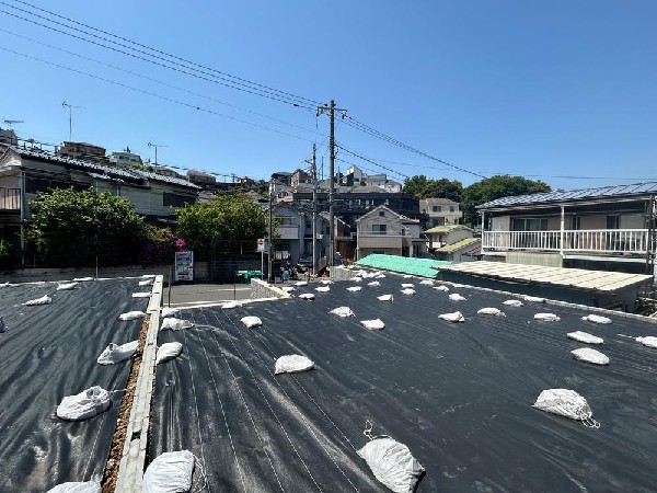 外観:落ち着きある住宅街、一種低層住居専用地域内に位置しています。日当りを大きく遮られることもありません。