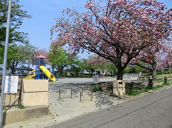 周辺環境:小菅ヶ谷第三公園(小菅ヶ谷第三公園まで400m)