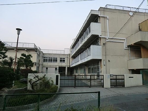 周辺環境:横浜市立岡津中学校(横浜市立岡津中学校まで1400m)