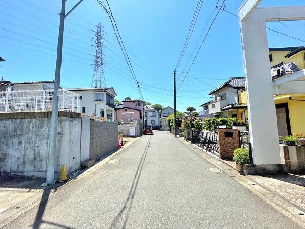 外観:☆☆風通しの良い住宅地☆☆  ゆとりのある住宅地　部屋の窓を開けるとそこには心地よい風が通りぬけます♪