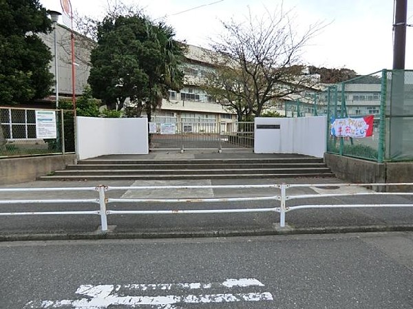 周辺環境:横浜市立釜利谷東小学校(横浜市立釜利谷東小学校まで450m)