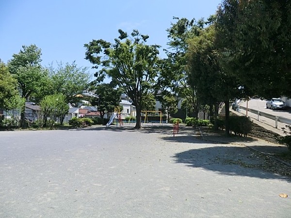 周辺環境:笹野台第三公園(笹野台第三公園まで300ｍ)