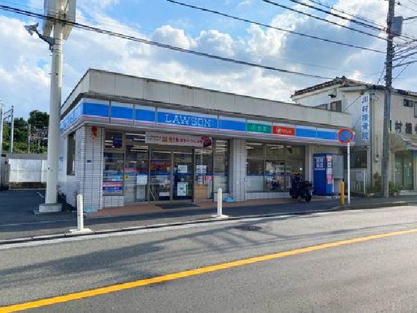 周辺環境:ローソン横浜法泉3丁目店(ローソン横浜法泉3丁目店まで610m 時間を問わず、幅広い品物が揃うコンビニ。いまや買物だけではなく、行政、銀行、民間サービス等、日常生活に深く関係する最重要施設としてなるつつある。やっぱり近いと嬉しい。)