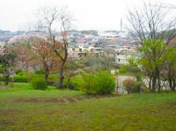 周辺環境:今井の丘公園(今井の丘公園まで1000m 保土ケ谷区には緑豊かな大型の自然公園が多くあります。本物件からも気軽に行ける距離にあるので、休日にお子様を連れてお出かけされてはいかがでしょうか。)