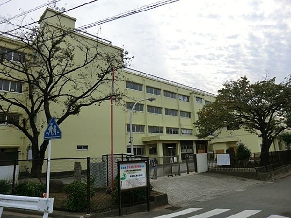 周辺環境:横浜市立大門小学校(横浜市立大門小学校まで700m)