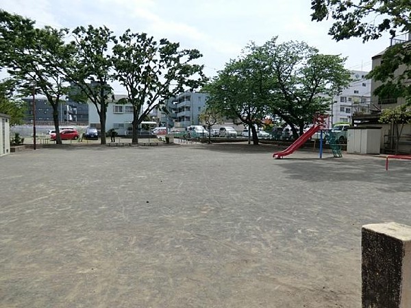 周辺環境:釜利谷公園(釜利谷公園まで130m)