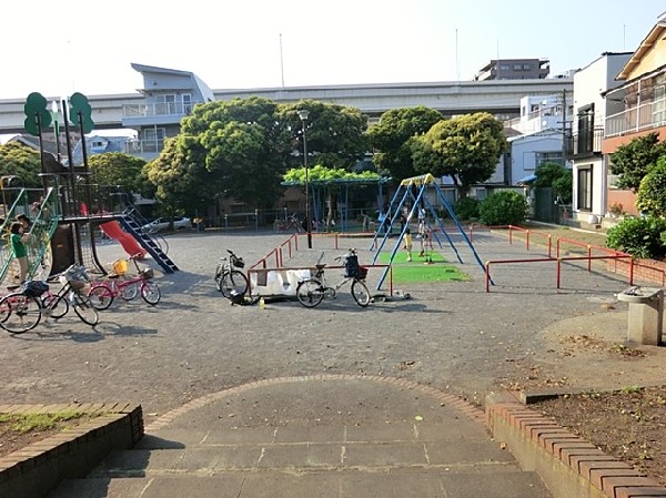 周辺環境:中居公園(中居公園まで90m)