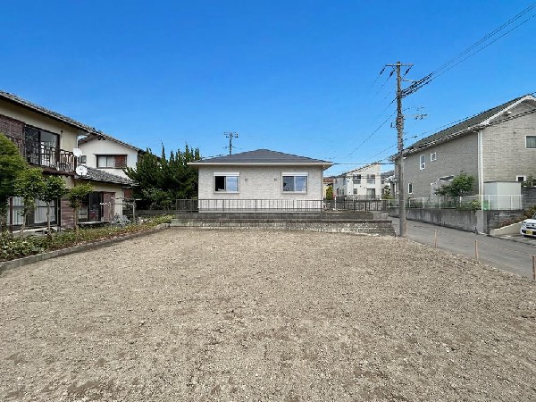 外観:快適な緑に恵まれた閑静な住宅地は、毎日のお散歩など、伸び伸びスローライフの夢を叶えてくれます。緑も多く、環境も申し分ないので子育てには最適。