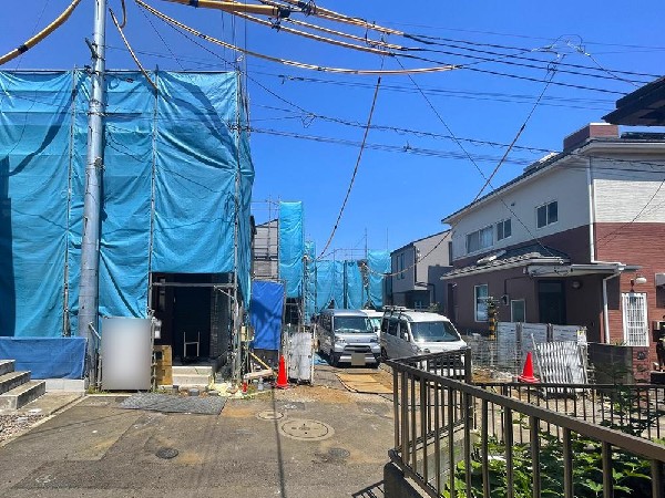 外観:幹線道路から入った通りのため、交通量も少なく、静かで安心の住環境です。