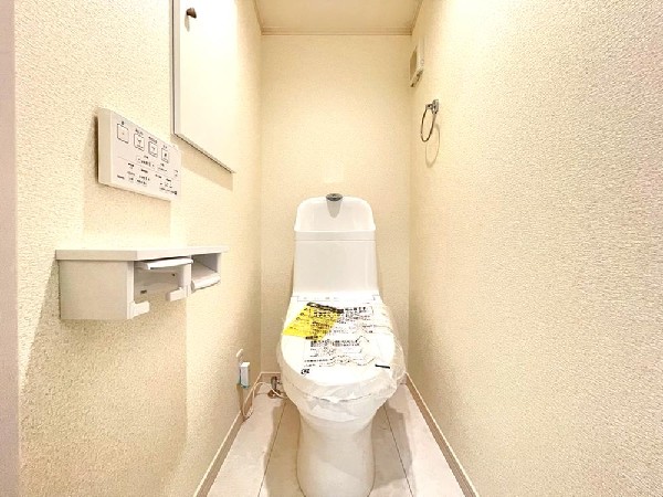 汚れを拭きやすいフロア＆壁紙　いつも清潔な快適トイレをキープ！