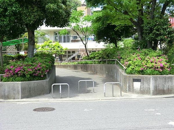 周辺環境:神戸町公園(神戸町公園まで210m)